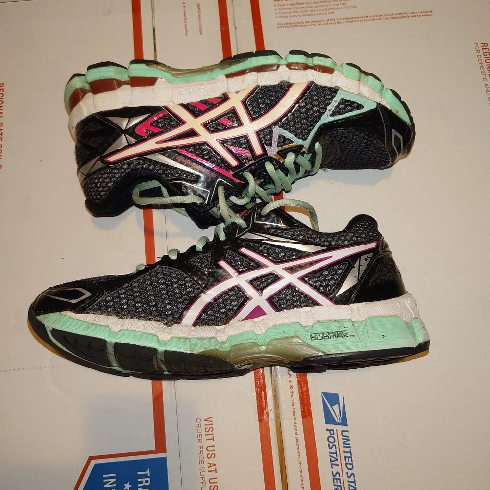 Women's Asics Gel Surveyor Size 8